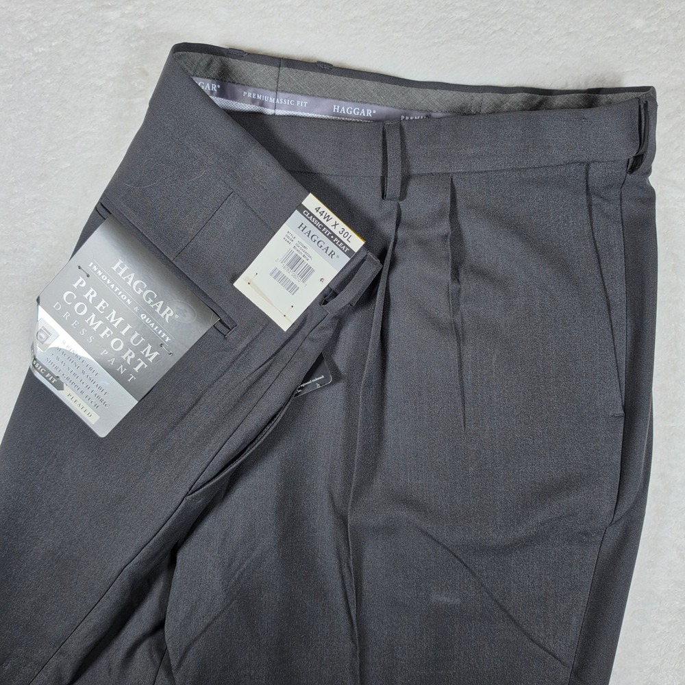 NEW Haggar Premium Comfort Dress Pant Mens 44x30 Charcoal Pleated Stretch